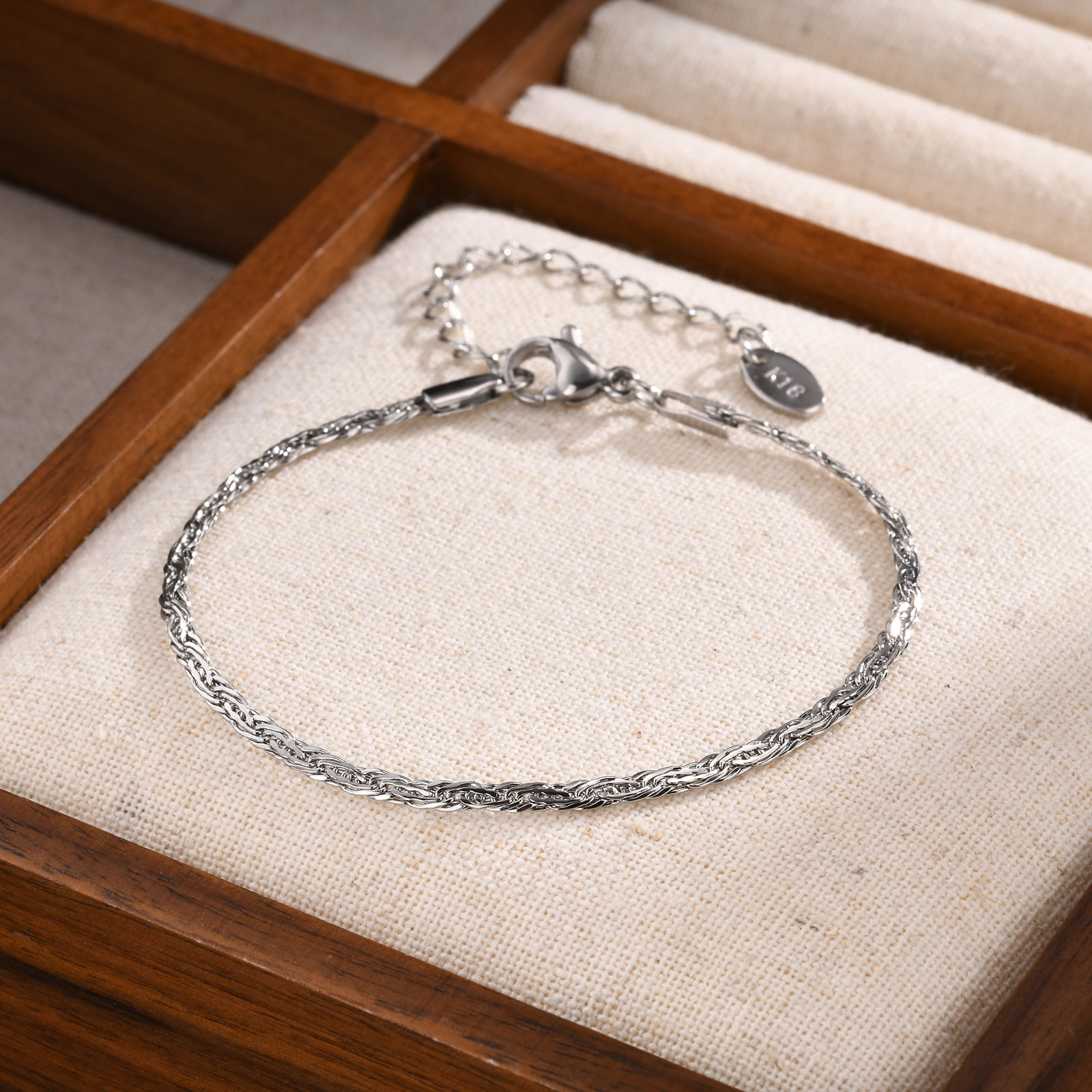 16–21 cm verstellbare Armbände – Women'S Fashion Of The 1940S Bewertung und Preis
